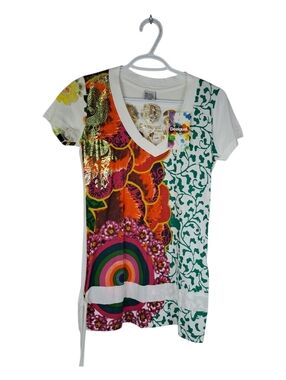 Desigual Colorful Patchwork V-Neck Tee – Artistic Boho Chic Top
